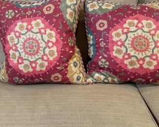 (2pc) Throw Pillows - Red Geometric Pillows (Large) |
Two square throw pillows with geometric pattern without fringed trim. Large size. - h. 21 x w. 21 in