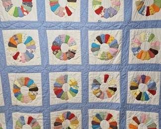 Vintage Large Dresden Plate Quilt