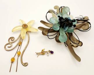 Krementz Gold Tone Amethyst & Pearl & Lucite