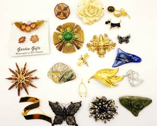 Assorted Vintage Costume Brooches Pins 