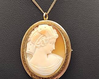 Vintage Gold Tone Shell Cameo Pendant Brooch Pin