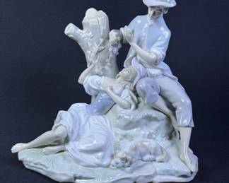 Lladro 4662 Romantic Couple Porcelain Statue