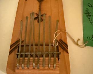 KALIMBA / THUMB PIANO