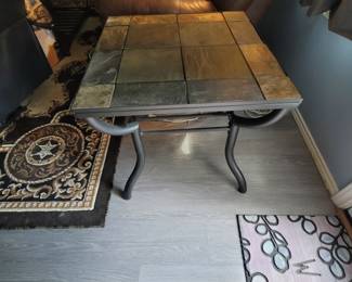 This is 1 of 3 end tables and a matching coffee table