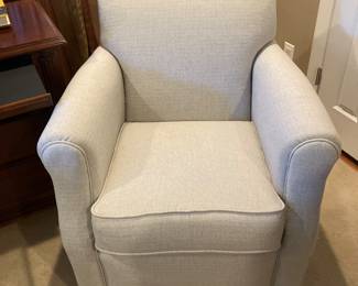 Neutral club chair 