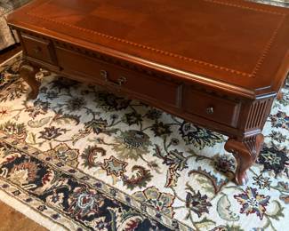 Traditional wood coffee table in laid veneer top great condition