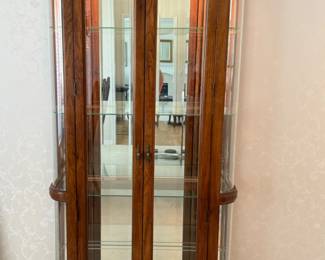 65 PulaskiFurnitureCorpLightedCurvedGlassCurioCabinet