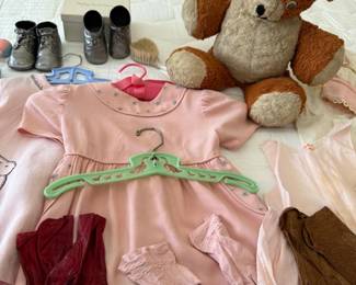 260 AntiqueChildrensClothingLeatherGlovesBearShoes