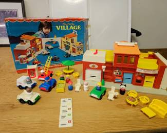 208 FisherPricePlayFamilyVillageInOriginalBox