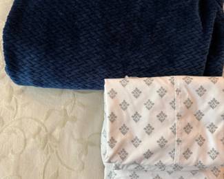 119 KingBeddingLinenSourceBedspread3SheetSets