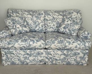 84 BlueandWhiteLoveseat