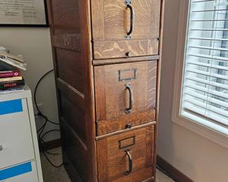 171 AntiqueGlobeOak3DrawerFilingCabinet