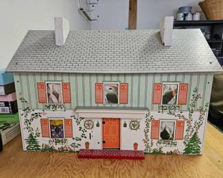 204 Vintage1947DollhouseWithDollsTonsOfFurnishings