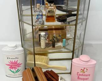190 VintageItemsDisplayCase