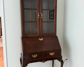 98 ChippendaleStyleLightedSecretaryDeskLightedHutch
