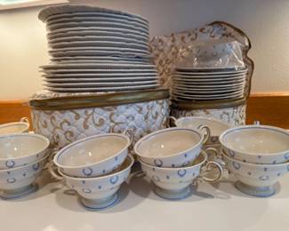159 BlueBowCastletonChinaMadeinUSA12PlaceSettings