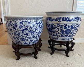 50 2BlueWhiteCeramicChinesePotsonWoodPedestals
