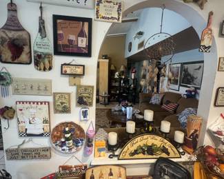 Wine and Italian decorations