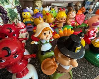 Holiday bobble head collections