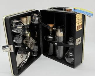 1 OldFashionVintageTravelBar