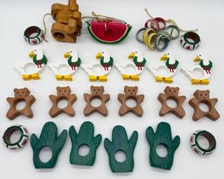 115 LargeGroupofWoodenNapkinRings
