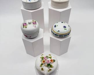 92 5CeramicPorcelainTrinketBoxes