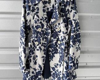 26 JessicaSimpsonJacket