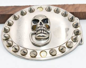 silver tone skull belt buckle