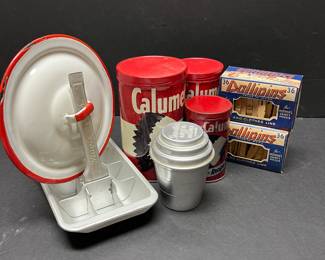 ASSORTED VINTAGE KITCHEN DECOR