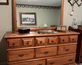 MAPLE DRESSER