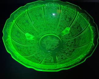URANIUM GREEN CHERRY BLOSSOM BERRY BOWL