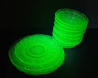 URANIUM PLATES AND BOWLS