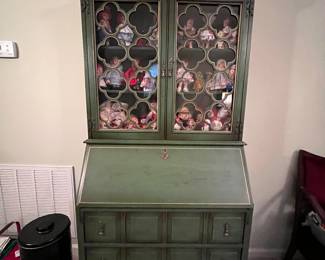 EARLY AMERICAN SECRETARY/DESK