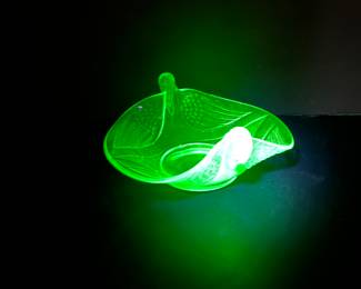 FENTON URANIUM DOUBLE SWAN BOWL