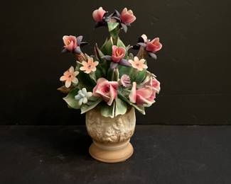 CAPODIMONTE FLORAL ARRANGEMENT