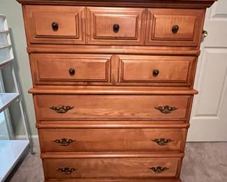 MAPLE CHEST OF DRAWERS