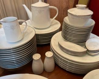 Noritake "Casablanca" Dinnerware Set
