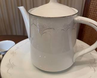 Noritake "Casablanca" Dinnerware Set