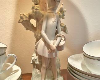 Figural Lladro Table Lamp