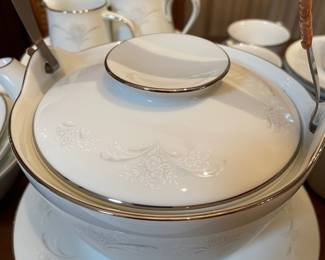 Noritake "Casablanca" Dinnerware Set