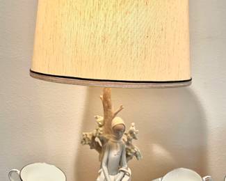 Figural Lladro Table Lamp