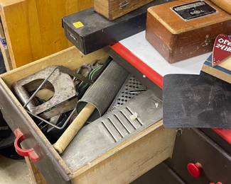 Tons of vintage kitchen accessories
