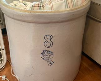 8 gallon buckeye crock 
