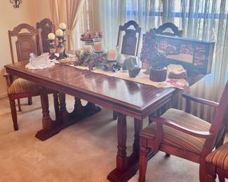 Mid century modern dining table with 6 chairs in immaculate condition
