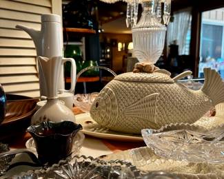 Dining & Serving Pieces