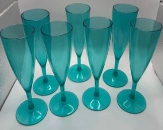 Lot Of 7 Aqua Colored Plastic Wine Glasses Great For The Beach Or Pool