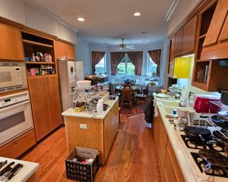 A kitchen FULL!
