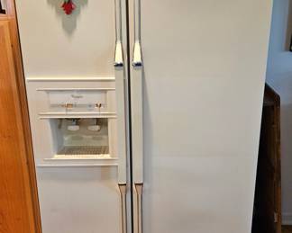 Side by side refrigerator 