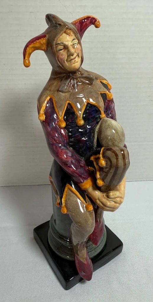 001 Royal Doulton "The Jester" 10" Figurine H.N. 2016