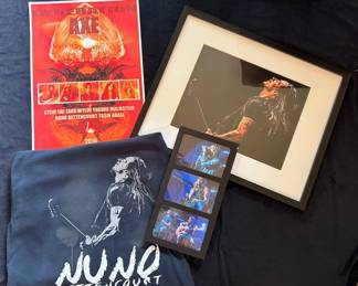 21 x 17 Framed Nuno Bettencourt Photo, Poster, Medium TShirt